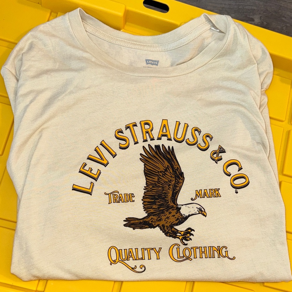 Levi's Mens Beige T-Shirt with Eagle Graphic
